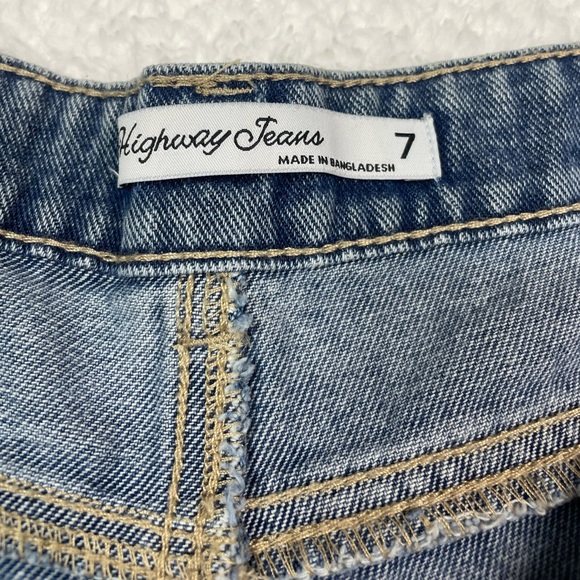 NWT Distressed Mom Jeans, Size 7 - Picture 12 of 15